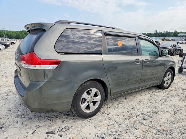 2012 TOYOTA SIENNA
