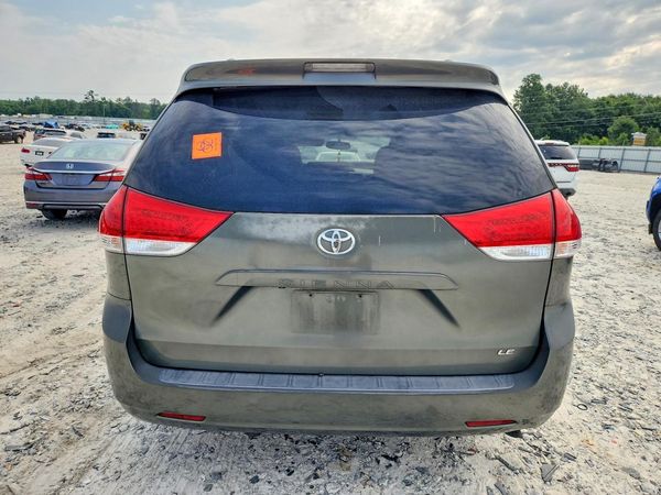 2012 TOYOTA SIENNA