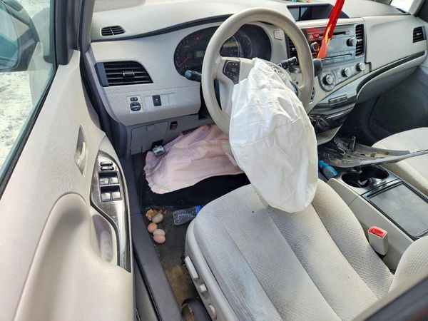 2012 TOYOTA SIENNA