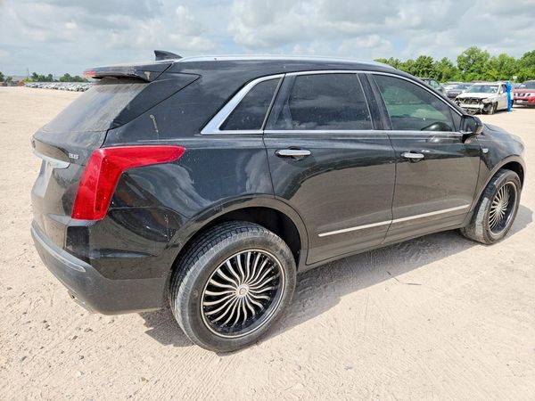 2017 CADILLAC XT5 Base