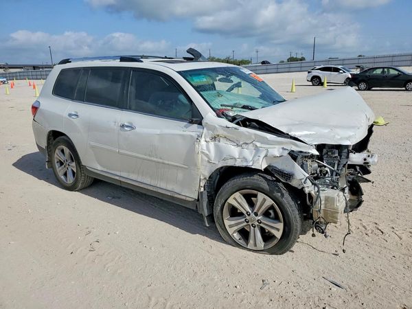 2013 TOYOTA HIGHLANDER Base/Hybrid — Passenger 3/4