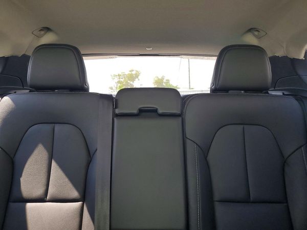 2021 VOLVO XC40 Momentum