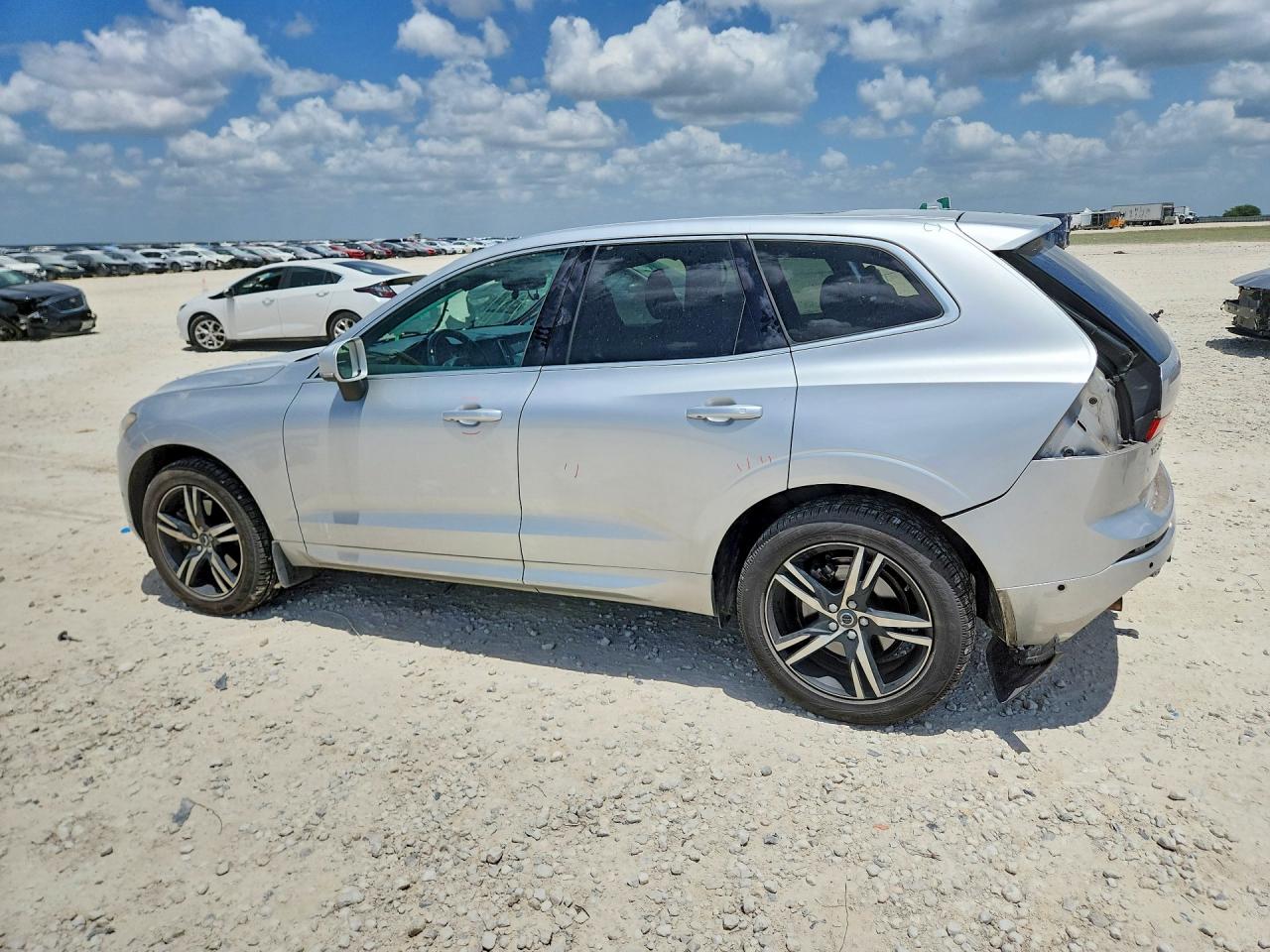 2018 VOLVO XC60 R-Design