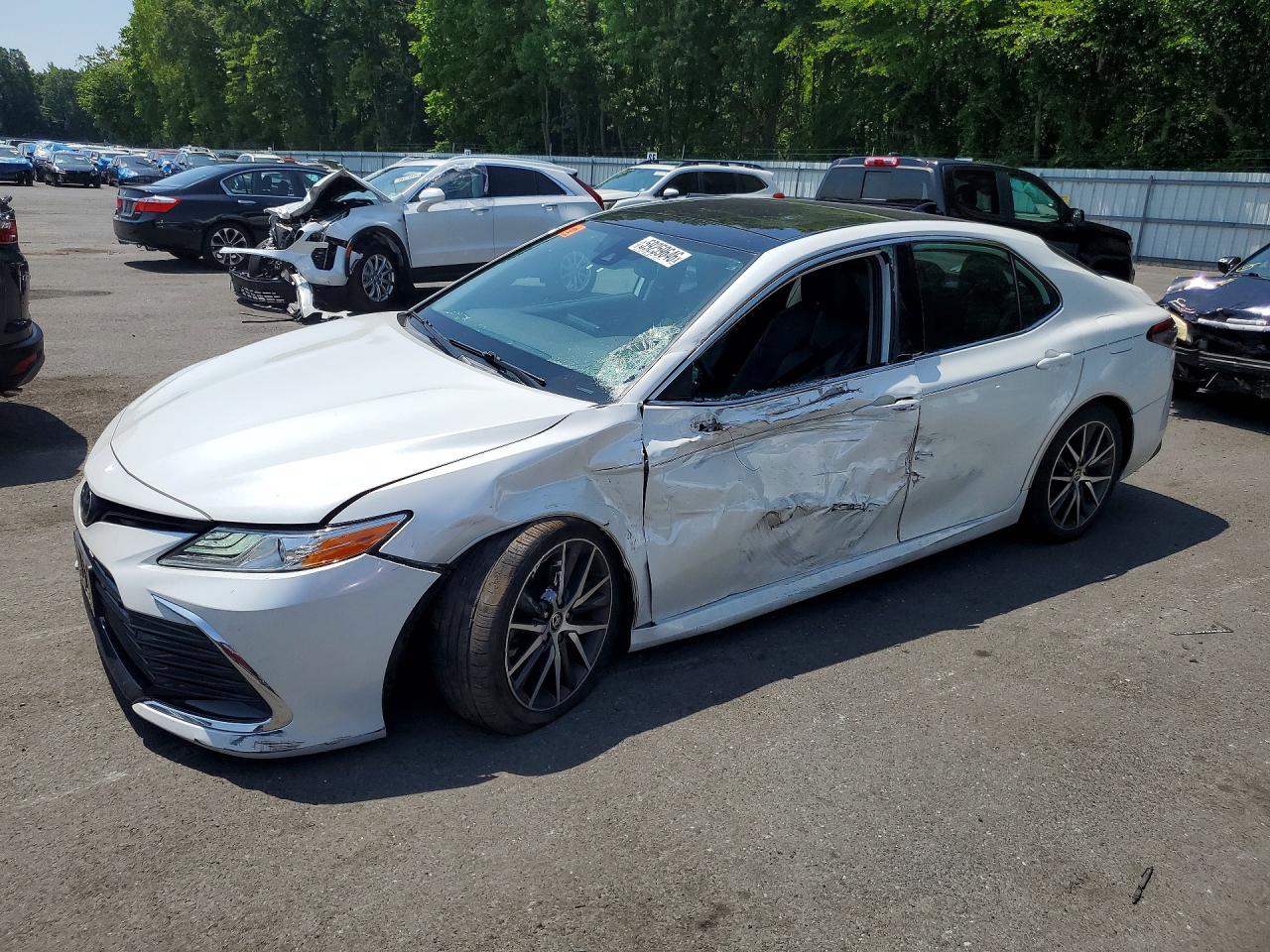 2022 TOYOTA CAMRY XLE