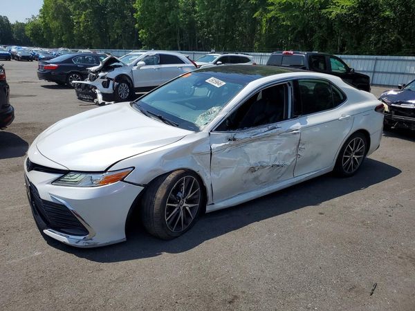 2022 TOYOTA CAMRY XLE