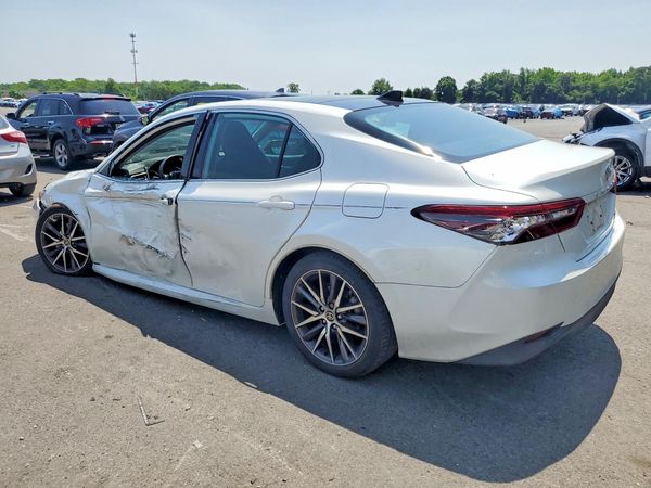 2022 TOYOTA CAMRY XLE