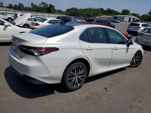 2022 TOYOTA CAMRY XLE