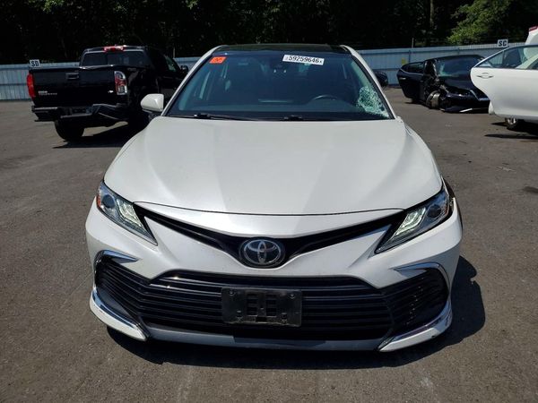 2022 TOYOTA CAMRY XLE