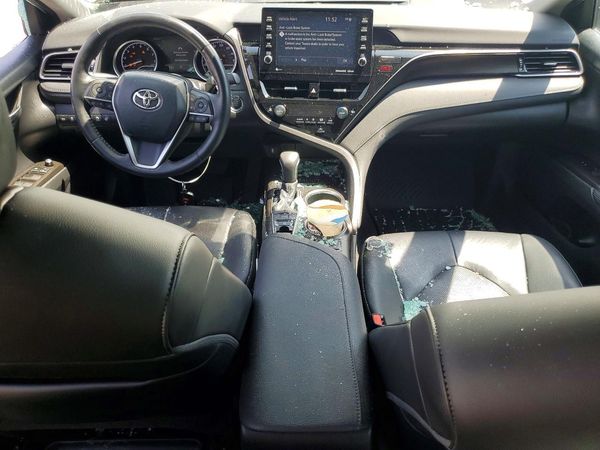 2022 TOYOTA CAMRY XLE