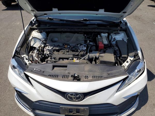 2022 TOYOTA CAMRY XLE