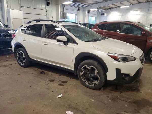 2022 SUBARU CROSSTREK Limited — Passenger 3/4