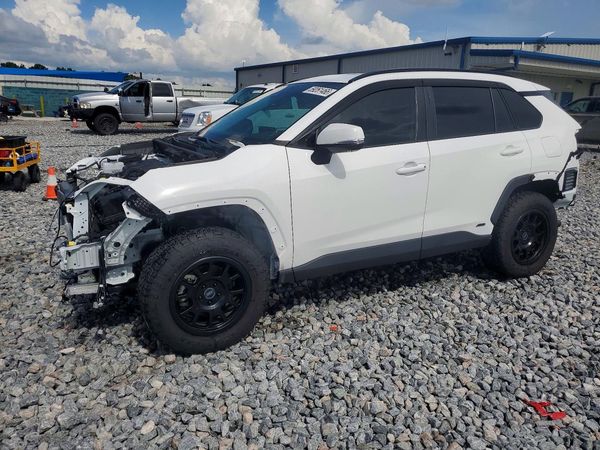 2024 TOYOTA RAV4 XLE — Front 3/4