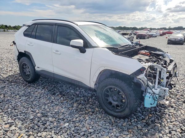 2024 TOYOTA RAV4 XLE — Passenger 3/4