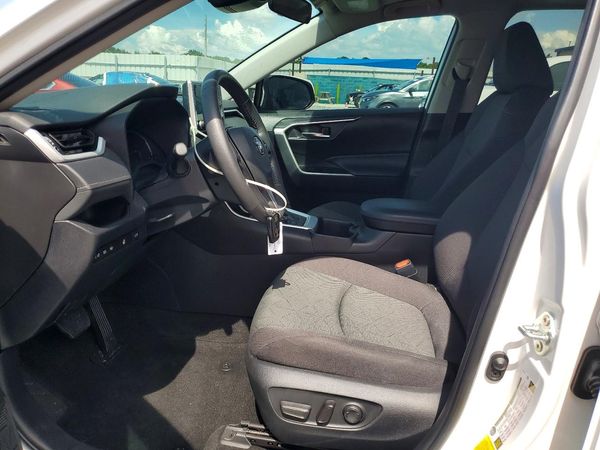 2024 TOYOTA RAV4 XLE — DENT