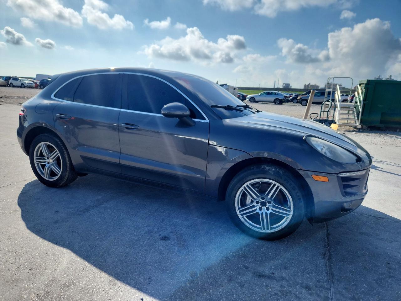 2016 PORSCHE MACAN