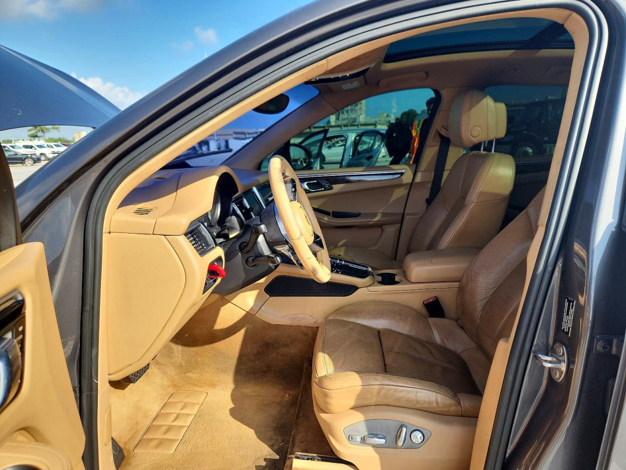 2016 PORSCHE MACAN