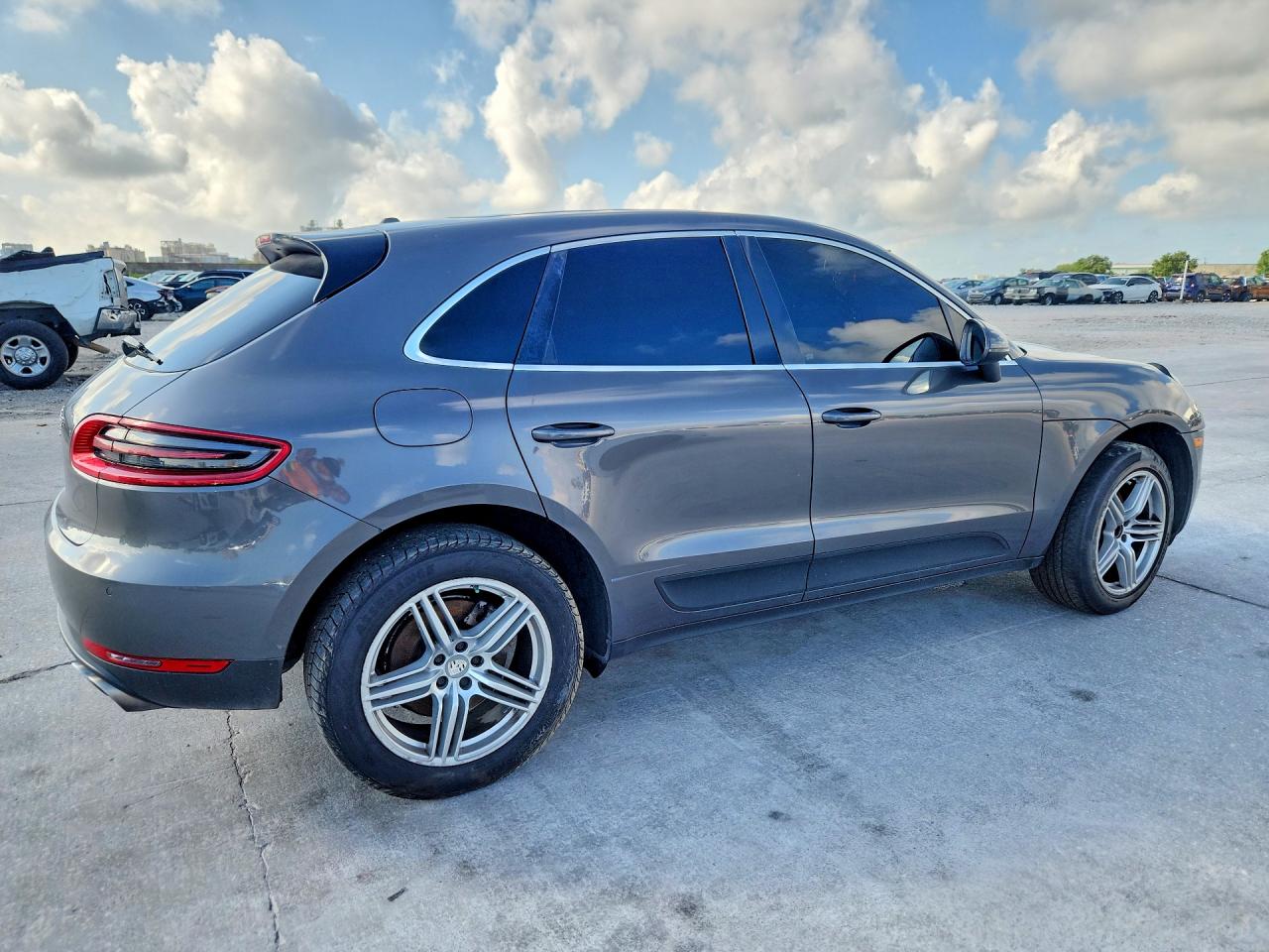 2016 PORSCHE MACAN