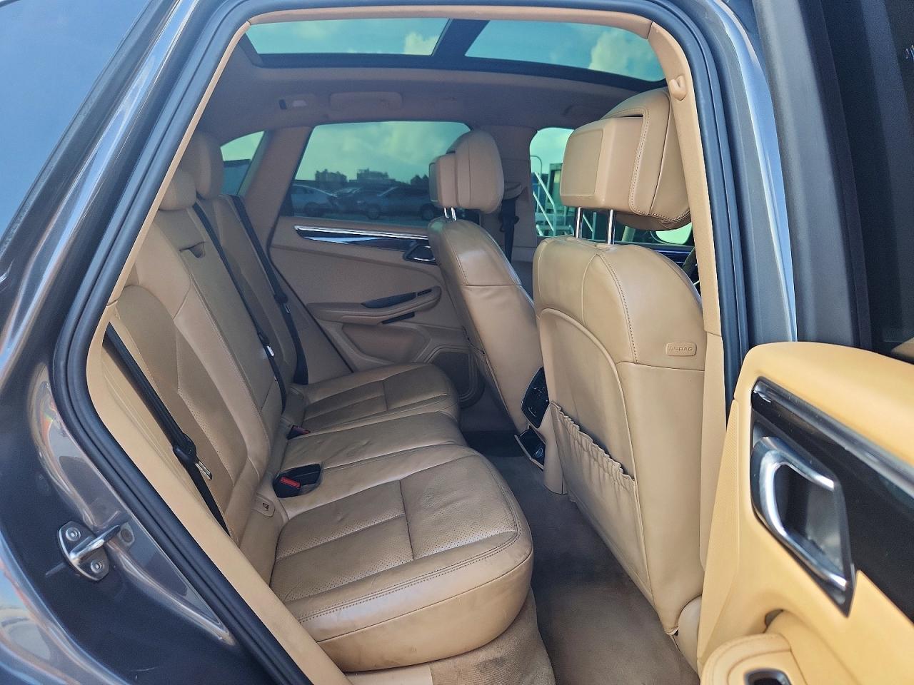 2016 PORSCHE MACAN