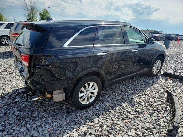 2016 KIA SORENTO L / LX