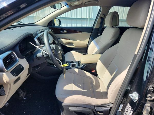 2016 KIA SORENTO L / LX