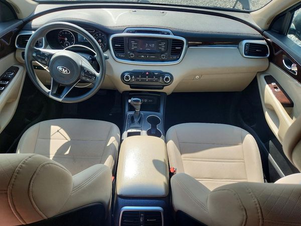 2016 KIA SORENTO L / LX