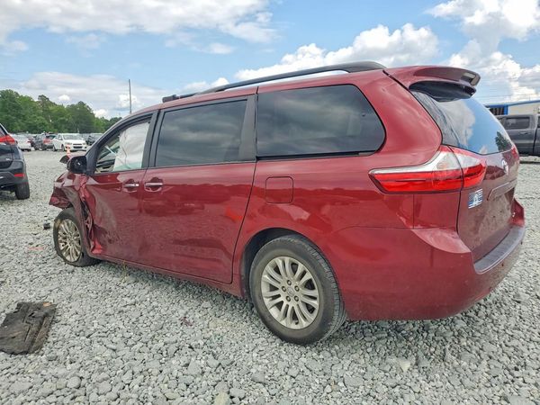 2017 TOYOTA SIENNA