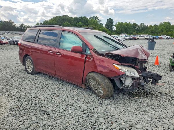 2017 TOYOTA SIENNA
