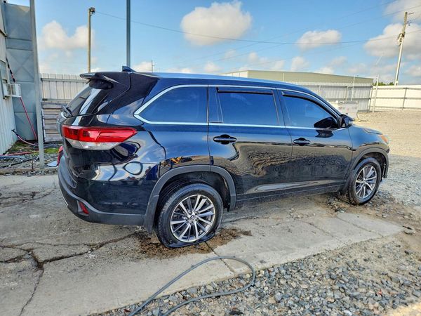 2017 TOYOTA HIGHLANDER SE/XLE