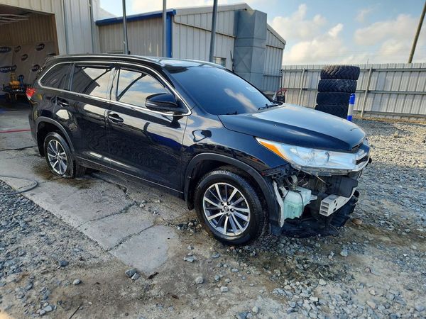2017 TOYOTA HIGHLANDER SE/XLE
