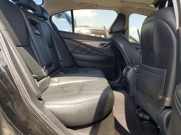 2015 INFINITI Q50