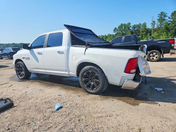 2016 RAM 1500 SLT CREW CAB 4X2