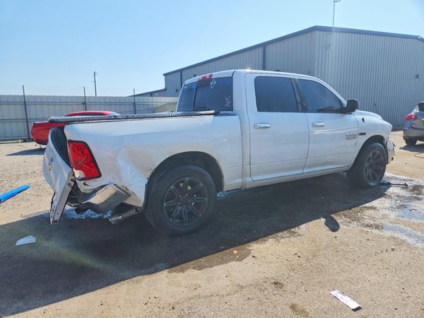 2016 RAM 1500 SLT CREW CAB 4X2