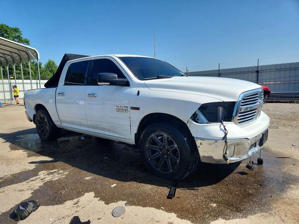 2016 RAM 1500 SLT CREW CAB 4X2