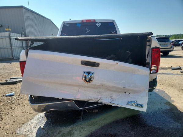 2016 RAM 1500 SLT CREW CAB 4X2