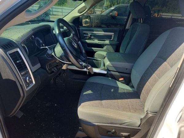 2016 RAM 1500 SLT CREW CAB 4X2