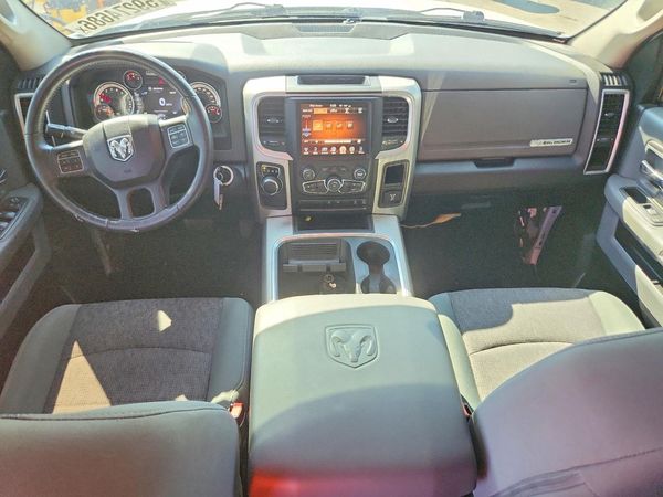 2016 RAM 1500 SLT CREW CAB 4X2