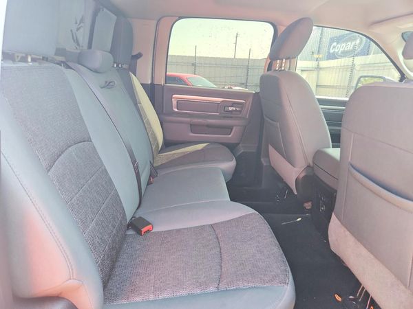 2016 RAM 1500 SLT CREW CAB 4X2