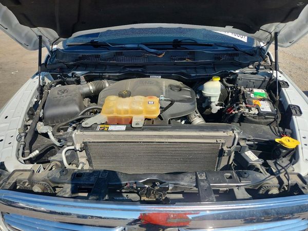 2016 RAM 1500 SLT CREW CAB 4X2