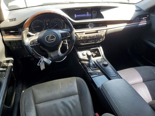 2018 LEXUS ES