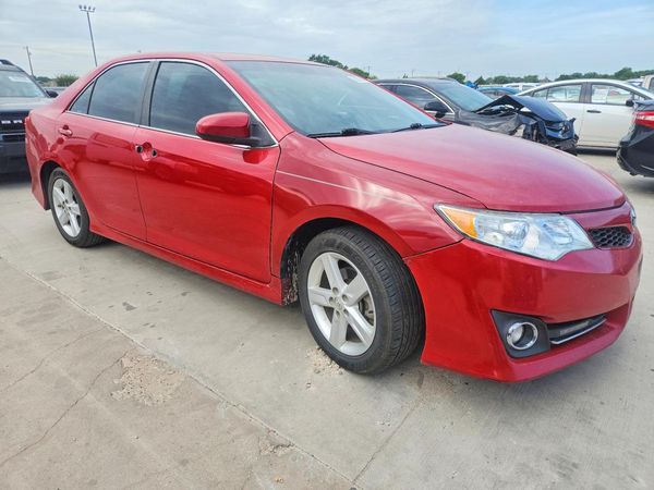 2014 TOYOTA CAMRY