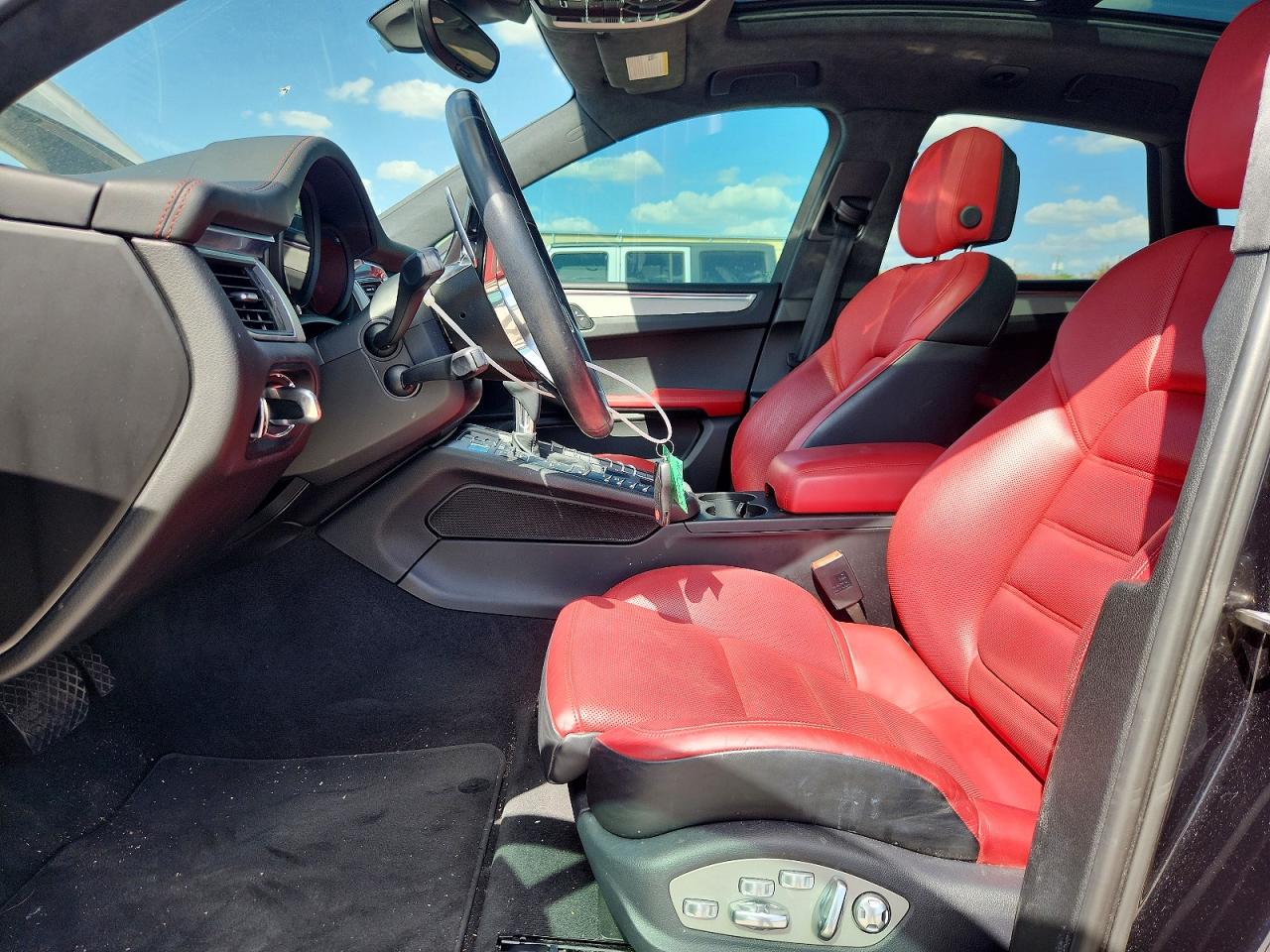 2015 PORSCHE MACAN