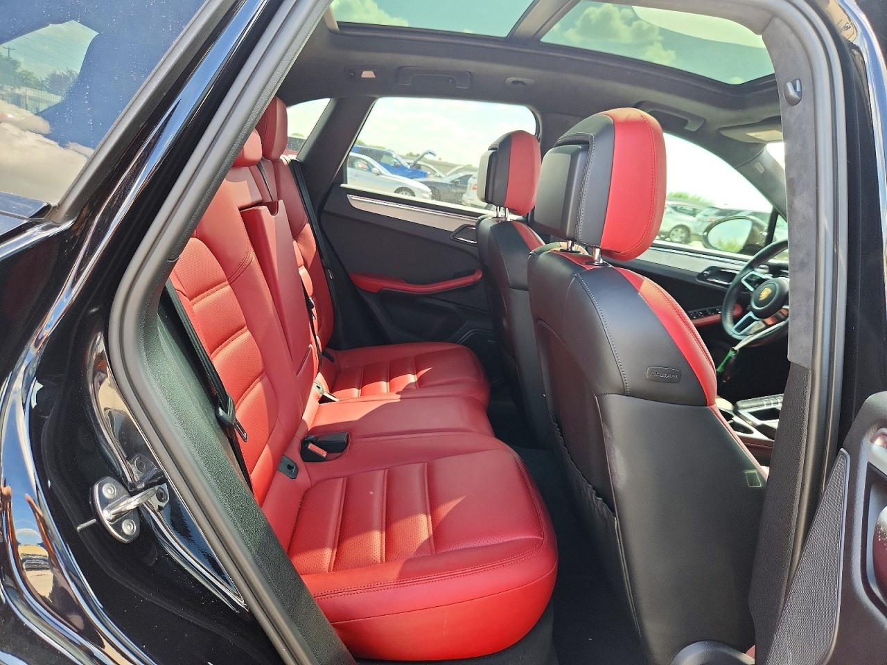 2015 PORSCHE MACAN