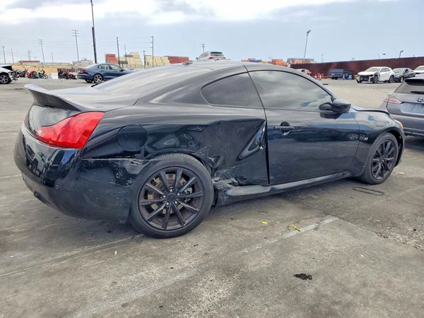 2015 INFINITI Q60 COUPE