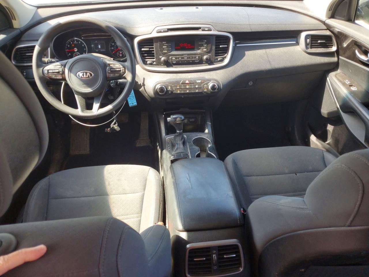2016 KIA SORENTO L / LX