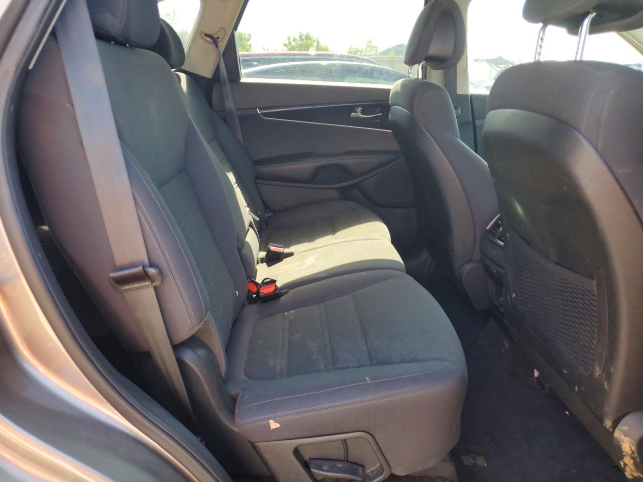 2016 KIA SORENTO L / LX