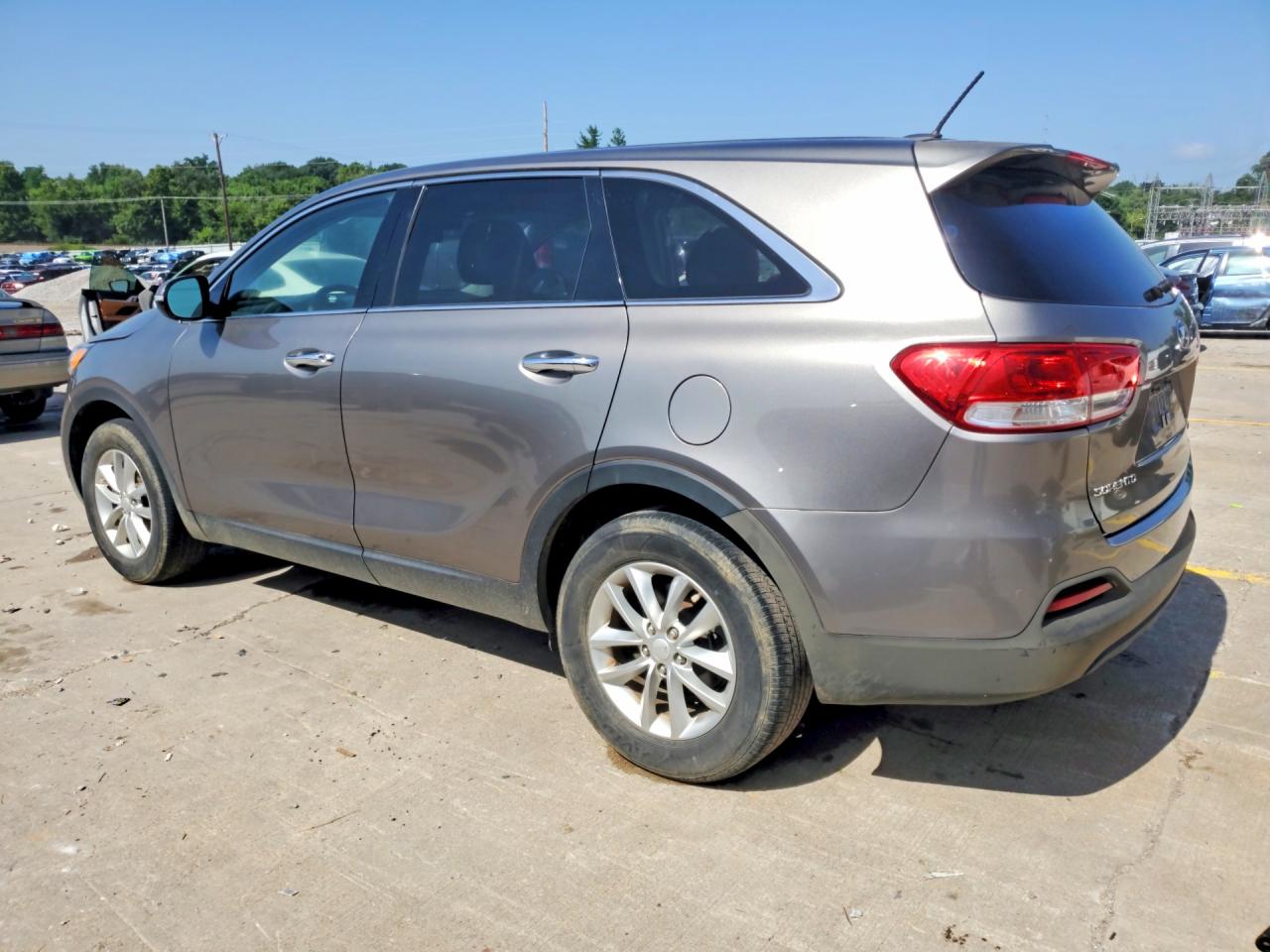2016 KIA SORENTO L / LX