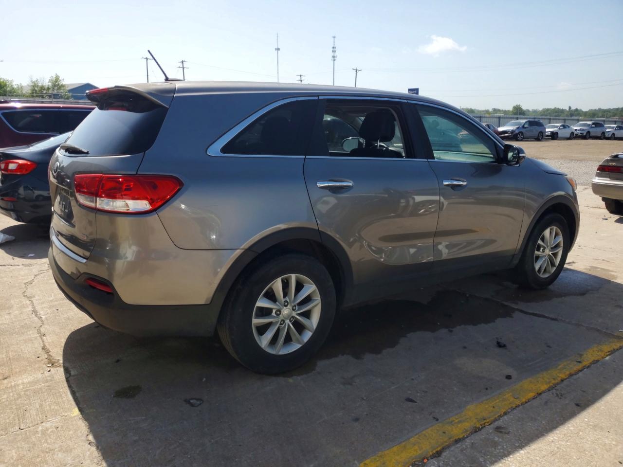 2016 KIA SORENTO L / LX
