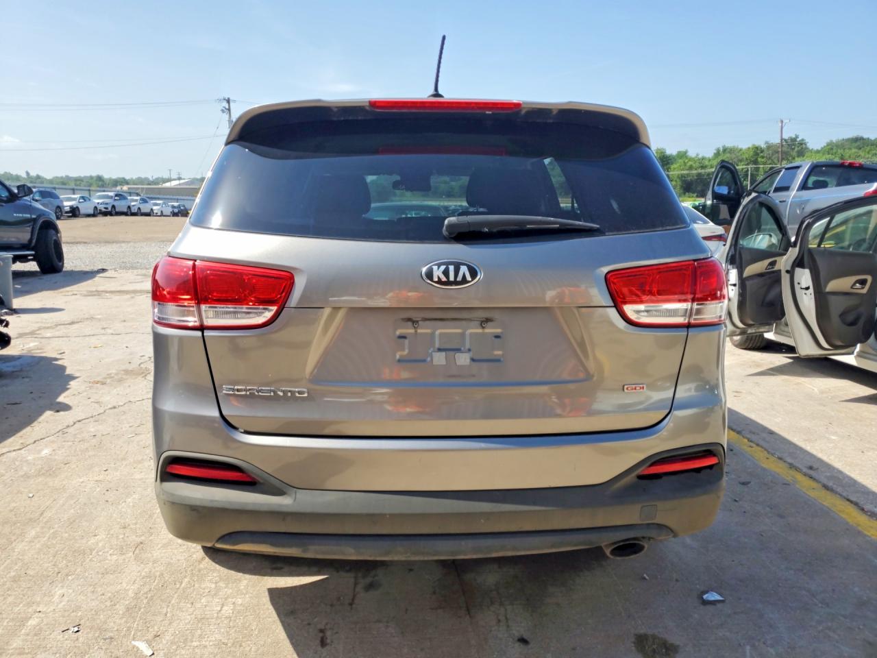 2016 KIA SORENTO L / LX