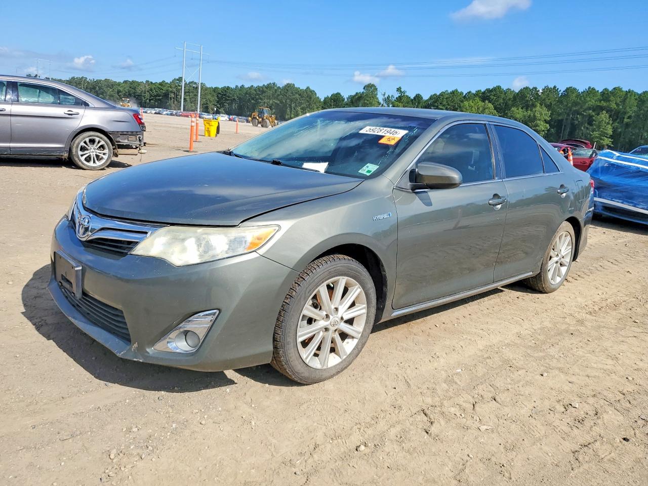 2014 TOYOTA CAMRY SOLA Hybrid — Front 3/4