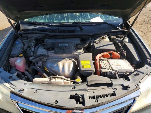 2014 TOYOTA CAMRY SOLA Hybrid — Engine bay